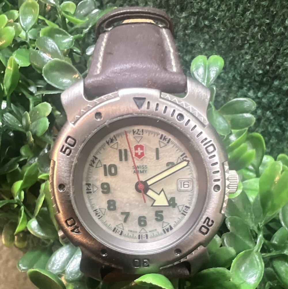 Swiss Army Quartz Analog Watch Date 100m Beige Dial Brown Leather Strap